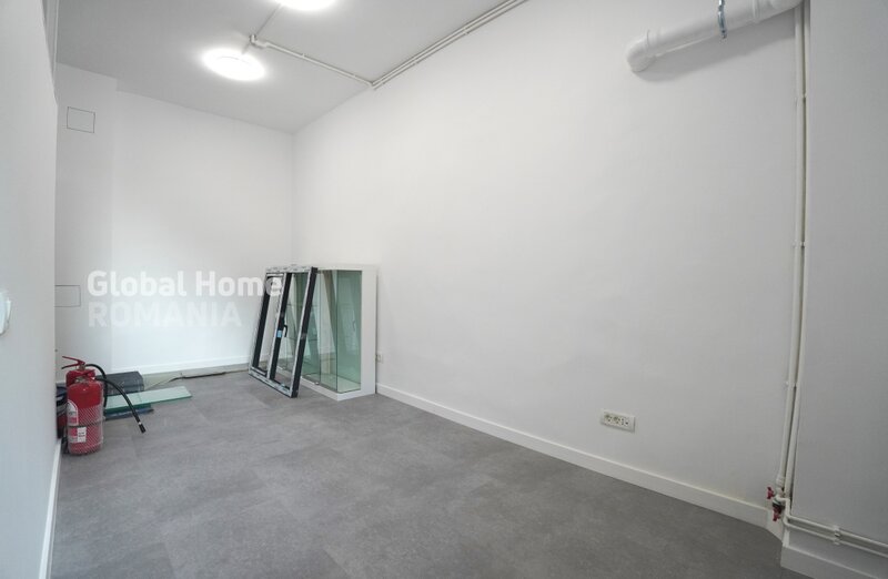 Decebal, Muzeul Copiilor, spatiu comercial 109 mp, vitrina 5 ml,